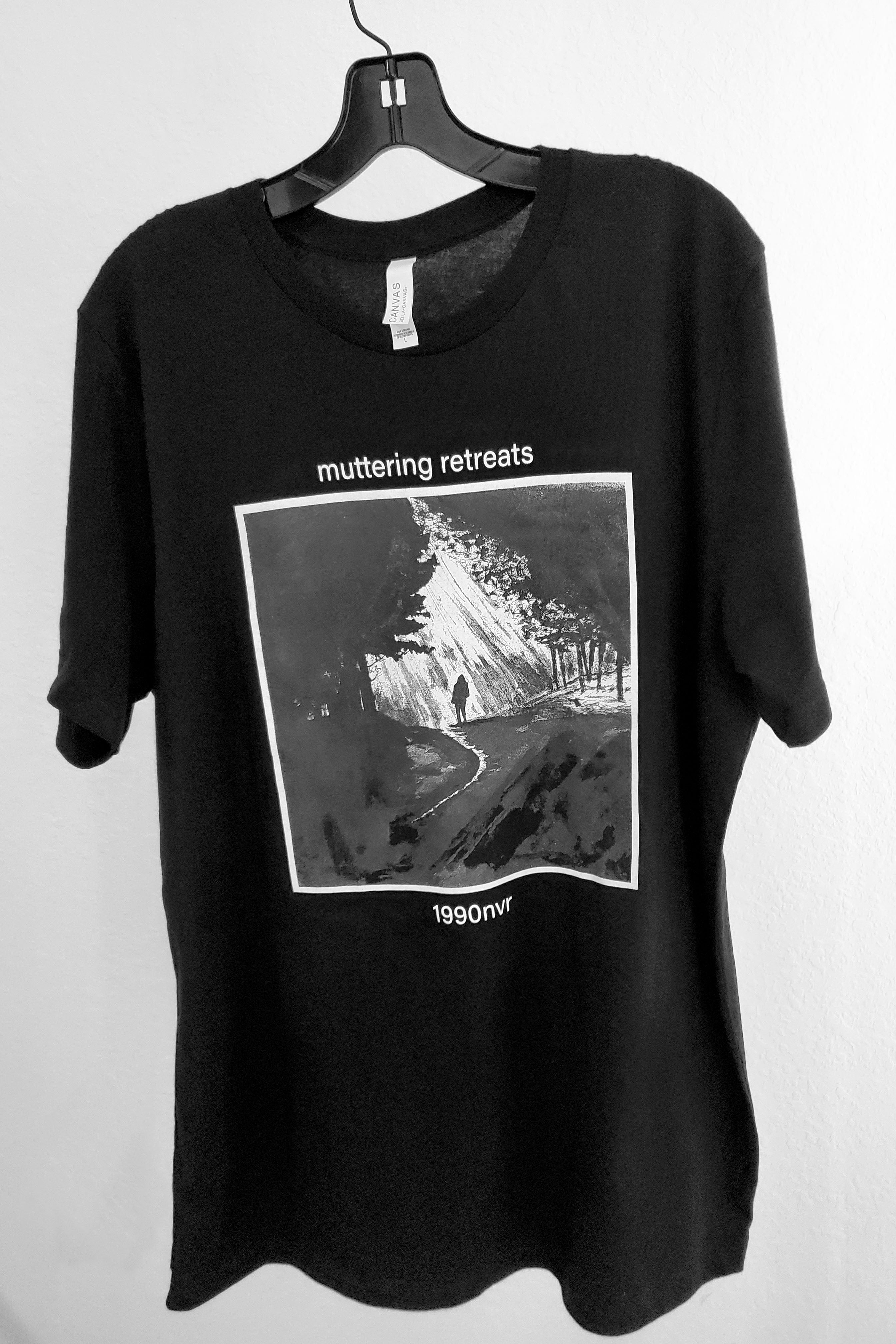 'muttering retreats' | T-Shirt